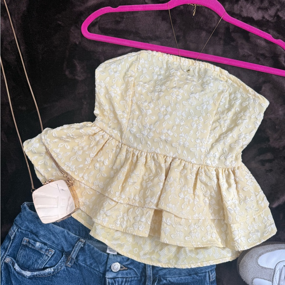 SHEIN Yellow Floral Peplum Strapless Top